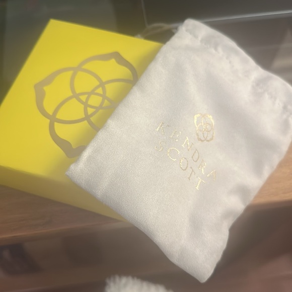 Kendra Scott 14k White Gold  HEART Pendant Necklace w White Diamonds - Picture 6 of 6